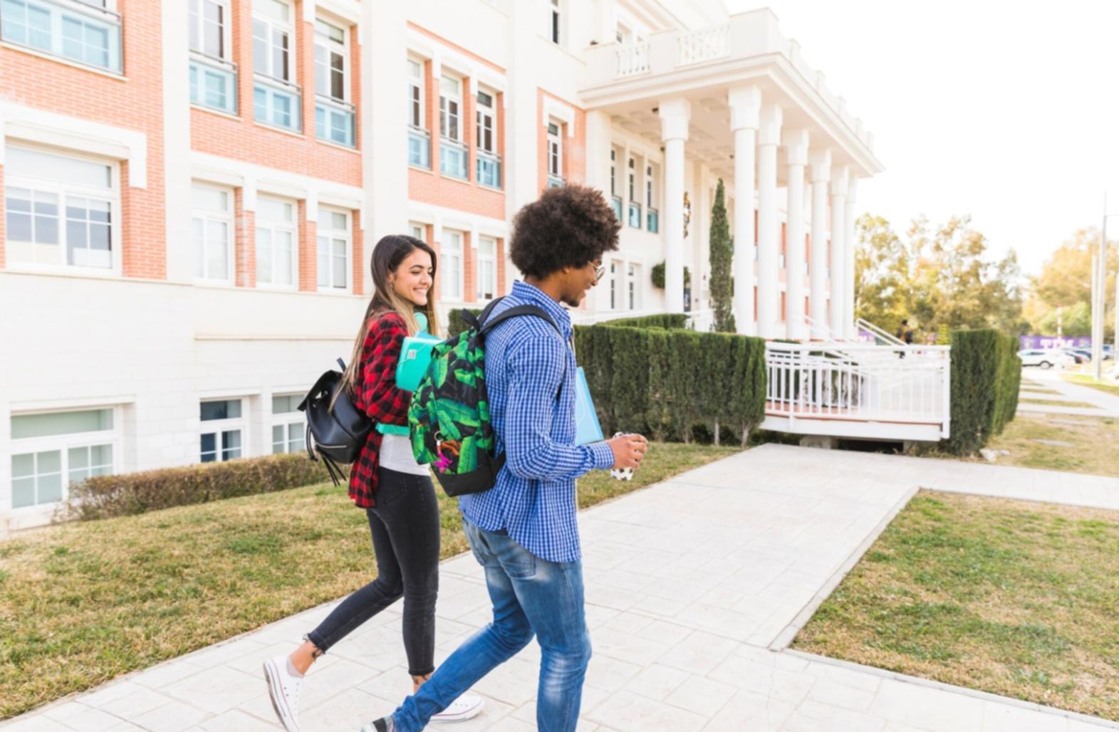 Espacio de trabajo acogedor representando el enfoque humano de nuestros programas de mentalidad financiera